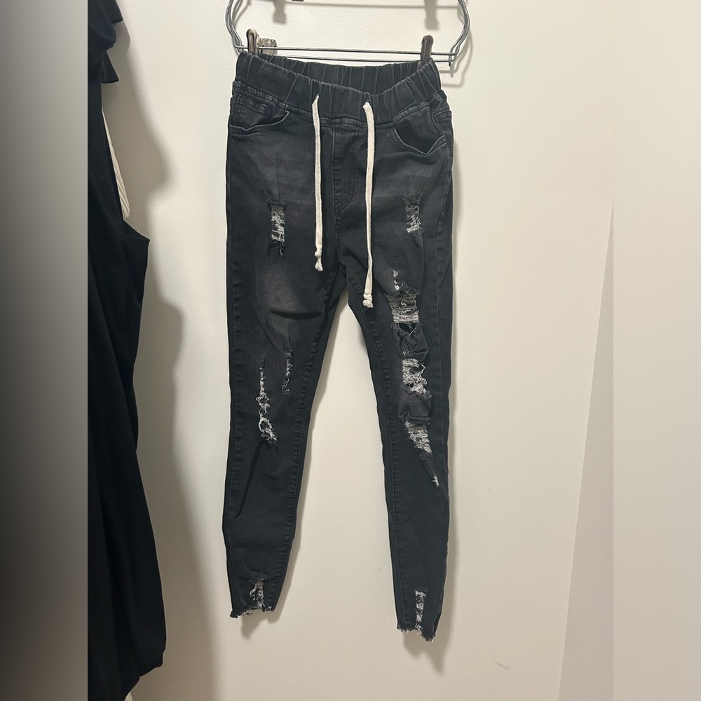 small black shein jean like pants!
